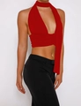 Dettaglio del crop top rosso a incrocio con sciarpa coordinata e tessuto arricciato - S / Rosso