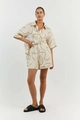 Dettaglio completo di set in lino beige con stampe astratte nere e trama del tessuto - S / Albicocca