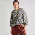 Dettaglio della stampa geometrica a rombi su felpa con cappuccio oversize e polsini - S / Blu
