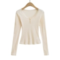 Chique gebreide top met lange mouwen, kant, U-hals en knoopjes in een beige kleur - S / Abrikoos