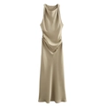 Elegante vestido largo de satén champán con cuello drapeado y detalles de pliegues laterales - XS / Caqui