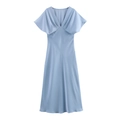 Hellblaues Satin-Kleid mit V-Ausschnitt und Flatterärmeln mit seidigem Glanz - Hellblau