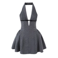 Robe dos nu grise à pois avec décolleté en V profond et détail de nœud noir à la taille - Gris