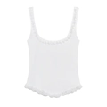Top de canalé blanco ajustado con delicados bordes de volantes y diseño de bajo ondulado - S / Blanco