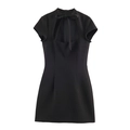 Robe mini noire ajustée avec col à nœud et découpe frontale pour un style moderne - Noir