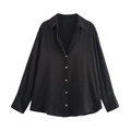 Dettaglio di un'elegante camicia oversize in raso nero con texture liscia e bottoni - XS / Nero