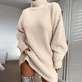 Vestido de punto beige con cuello alto, mangas largas raglán y textura de canalé - S / Albaricoque