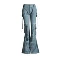 Detalle de pantalones cargo acampanados de tiro alto con multibolsillos y ojales - S / Azul