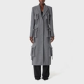 Détail du manteau en laine gris avec six poches utilitaires 3D et rubans décoratifs - S / Gris