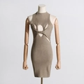 Khakifarbenes enges Strickkleid ärmellos mit Knotendetail und Cut-out Design am Ausschnitt - M / Khaki