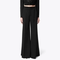 Detail der High-Waist-Hose mit geradem Bein, seitlichem Diamantbesatz und Premium-Stofftextur - S / Schwarz