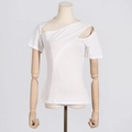 Dettaglio del design asimmetrico con intaglio sul collo di questa t-shirt bianca - Taglia S / Bianco
