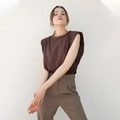 Bruin mouwloos muscle-shirt met schoudervullingen en ronde hals voor damesmode - S / Bruin
