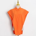 Dettaglio della camicia senza maniche arancione vivace con colletto e spacco laterale - Taglia S / Arancione