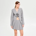 Completo gonna grigio con blazer a maniche lunghe e dettaglio floreale 3D in stile moderno - S / Grigio