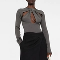 Eleganter grauer Rippstrickpullover mit gedrehtem Vorderteil und modischem Ausschnitt - S / Grau