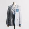 Dettaglio blazer grigio chiaro con tasca patchwork in denim blu e profili a contrasto - S / Grigio