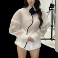 Camicetta di organza bianca trasparente con fiocco nero e volant per uno stile casual - S / Bianco