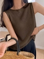 Gilet en maille marron sans manches pour femmes avec col rond et texture fine - S / café