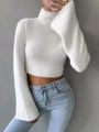 Damen-Rollkragenpullover in Weiß mit ausgestellten Ärmeln und weicher Plüschtextur - S / Weiß