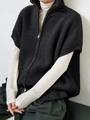 Détail d'un gilet en tricot noir à fermeture éclair avec col montant et zip métallique - S / Noir