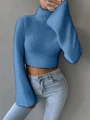 Detail eines hellblauen Rollkragen-Crop-Pullovers mit Schlagärmeln und flauschiger Textur - M / Blau