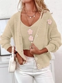 Détail de l'ensemble gilet en tricot avec patchs floraux 3D et perles élégantes - Abricot