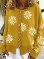 Dettaglio del cardigan in maglia giallo con motivi a margherita e bottoni tartarugati - S / Giallo