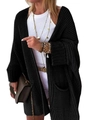 Detailaufnahme der schwarzen Grobstrickjacke mit überschnittenen Schultern und Taschen - S / Schwarz