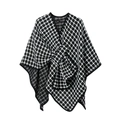 Chal tipo capa con estampado de cuadros en blanco y negro y elegante diseño cruzado - Negro