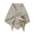 Elegante chal triangular de punto liso color avena con textura suave de alta calidad - Caqui