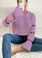 Détail du pull en maille lilas avec broderies de cœurs rouges sur les manches longues - S / Violet
