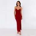 Elegante vestido largo rojo oscuro sin espalda con tirantes finos y volantes en cascada - S / Burdeos
