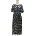 Detalle del vestido de gala con lentejuelas plateadas en patrón geométrico sobre malla - Talla única / Negro Plata