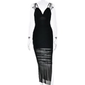 Abito sexy attillato nero con scollo a V, arricciature e orlo in mesh trasparente - S / Nero