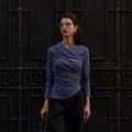 Dettaglio maglia a maniche lunghe con orlo irregolare e design drappeggiato laterale - S / Blu