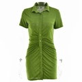 Eng anliegendes grasgrünes Hemdblusenkleid mit kurzen Ärmeln und geraffter Taille - Grün