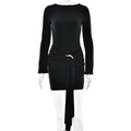 Elegante vestido corto negro de manga larga con pliegues en la cintura y detalle de aro dorado - S / Negro