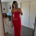 Elegante abito lungo allacciato al collo rosa rosso con tagli in vita e vestibilità slim - Taglia S / Rosso rosa