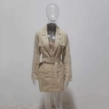 Détails de la robe blazer kaki avec col à revers, ceinture et quatre poches à rabat - S / Vert