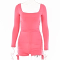 Détails de ce combishort rose à manches longues avec col carré et taille froncée - S / Rose