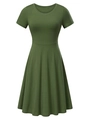 Detalle de vestido de punto verde oscuro de manga corta con cuello redondo y línea A - S / Verde Militar