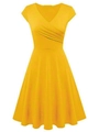 Robe évasée jaune vif chic avec col en V plissé et coupe ajustée pour femmes élégantes - Jaune