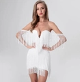 Minivestido bandage blanco con hombros descubiertos, escote en V y flecos densos - XS / Blanco