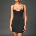 Schwarzes Mini-Kleid mit Blumenstickerei und geraffter Satin-Textur für Damen - XS / Schwarz