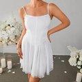 Mini abito bianco a spalline sottili con pizzo e gonna a pieghe svasata, stile romantico - XS / Bianco
