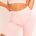 Set da yoga due pezzi rosa chiaro a coste con pantaloncini a vita alta e crop top - Rosa
