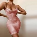 Robe corset en satin rose avec col bénitier et fronces latérales, coupe ajustée - XS / Rose