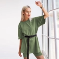 Zweiteiliges Damen Sommer-Set mit olivgrünem Oversized T-Shirt und passender Radlerhose - S / Armeegrün