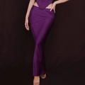 Jupe longue en satin violet foncé à taille haute avec un design élégant et ajusté - XL / Bottoms / Jupe Violette